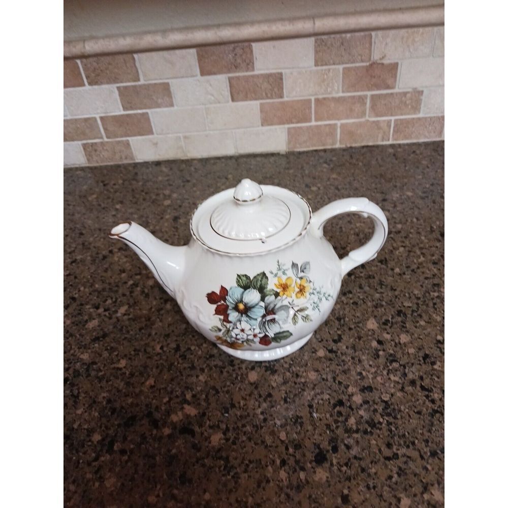 VTG WOOD & SONS ELLGREAVE ENGLAND GENUINE IRONSTONE FLORAL TEAPOT RARE FIND‎